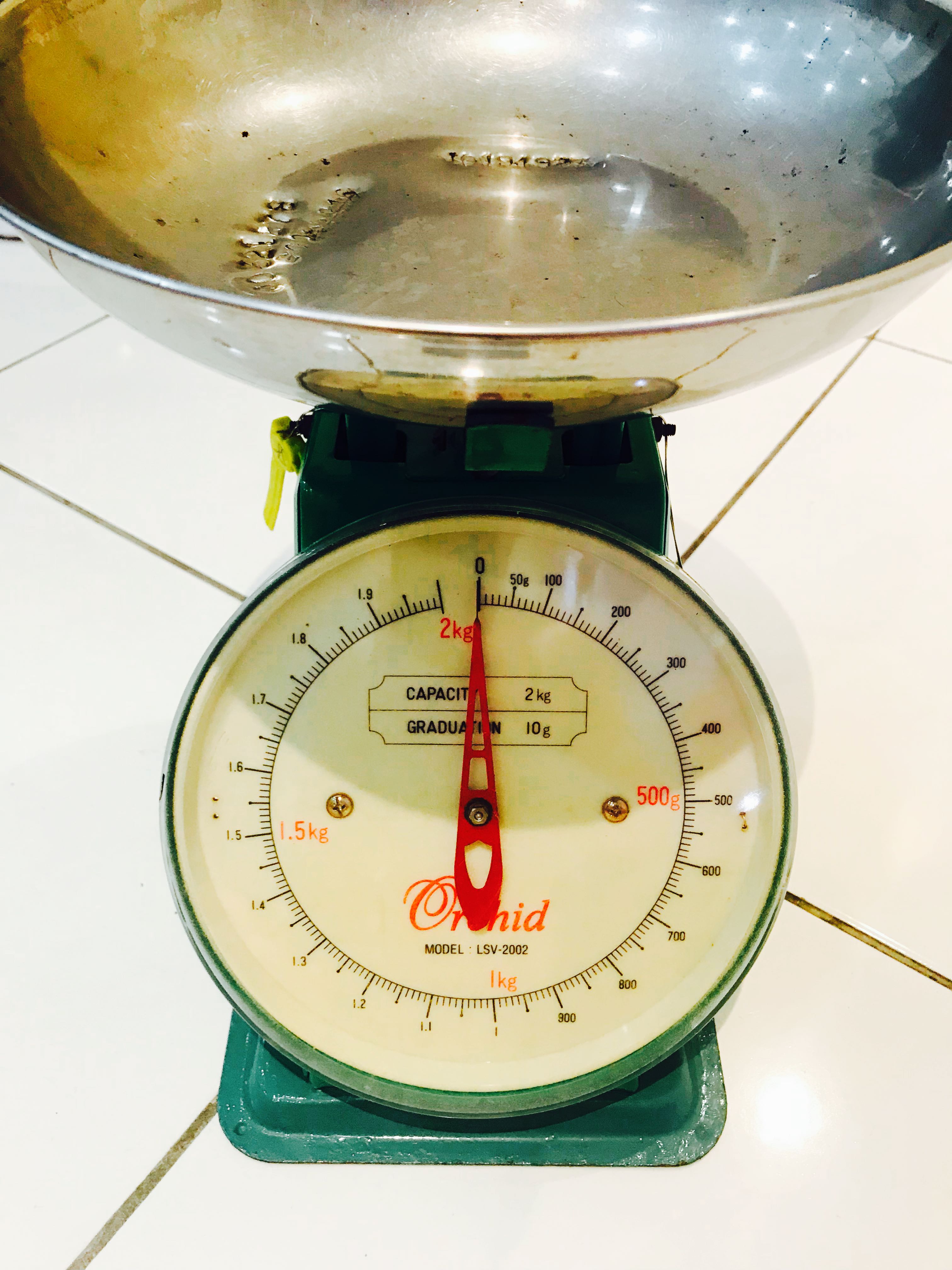 Traditional outlet weighing scale