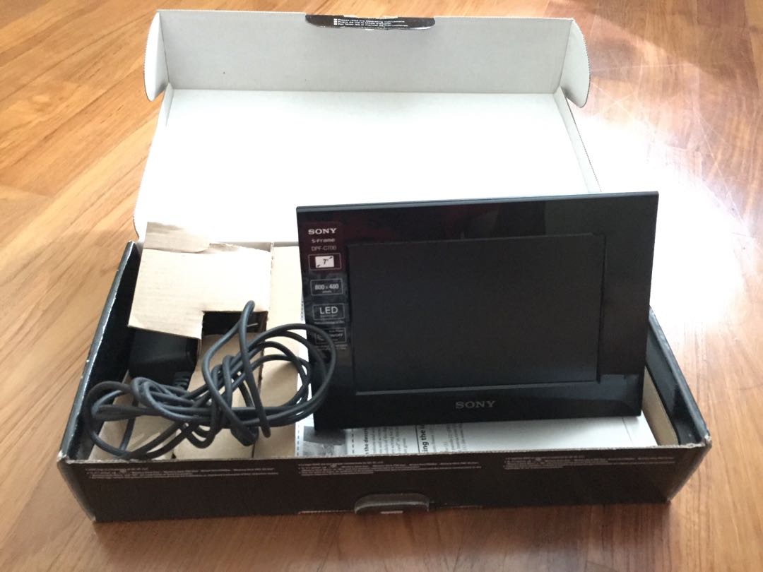 Sony Digital Photo Frame DPFC700, Furniture & Home Living, Home Decor