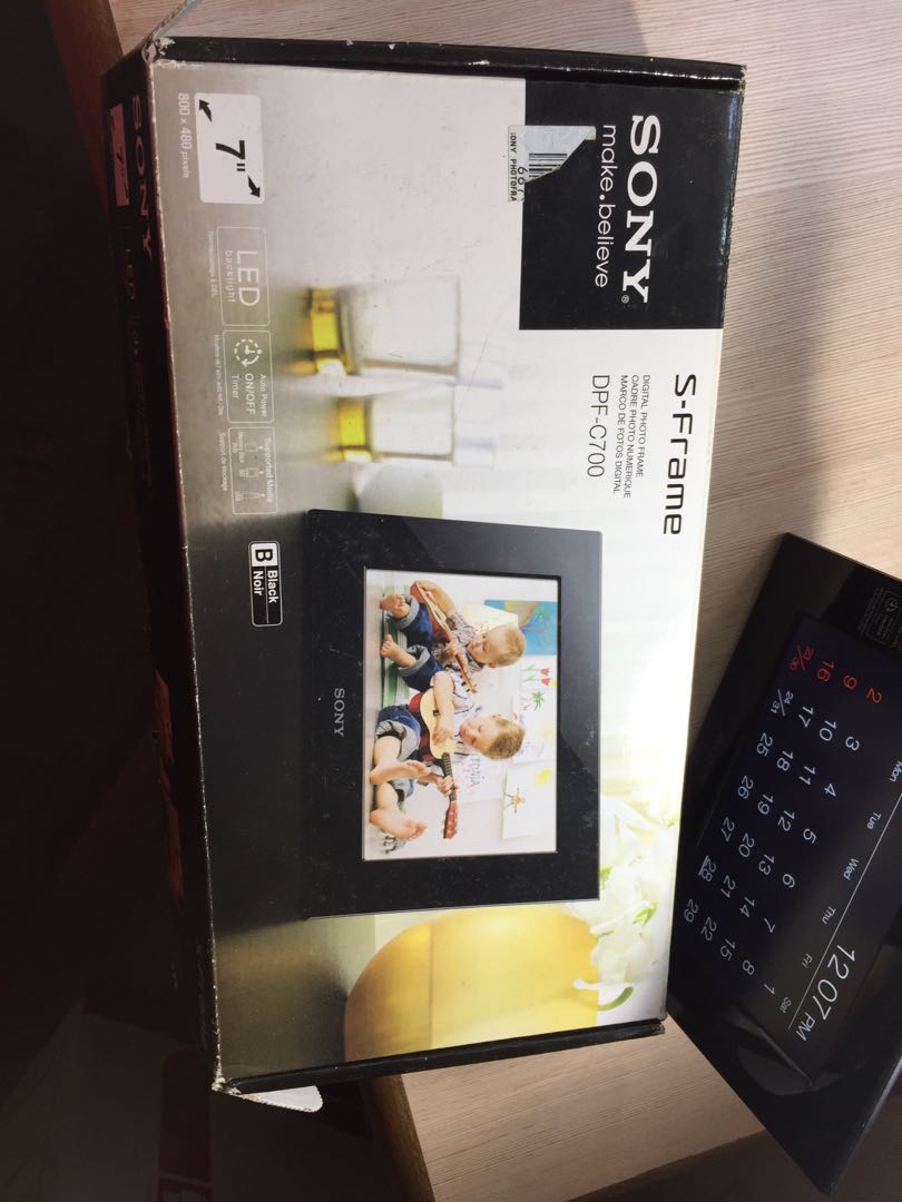 Sony Digital Photo Frame DPFC700, Furniture & Home Living, Home Decor