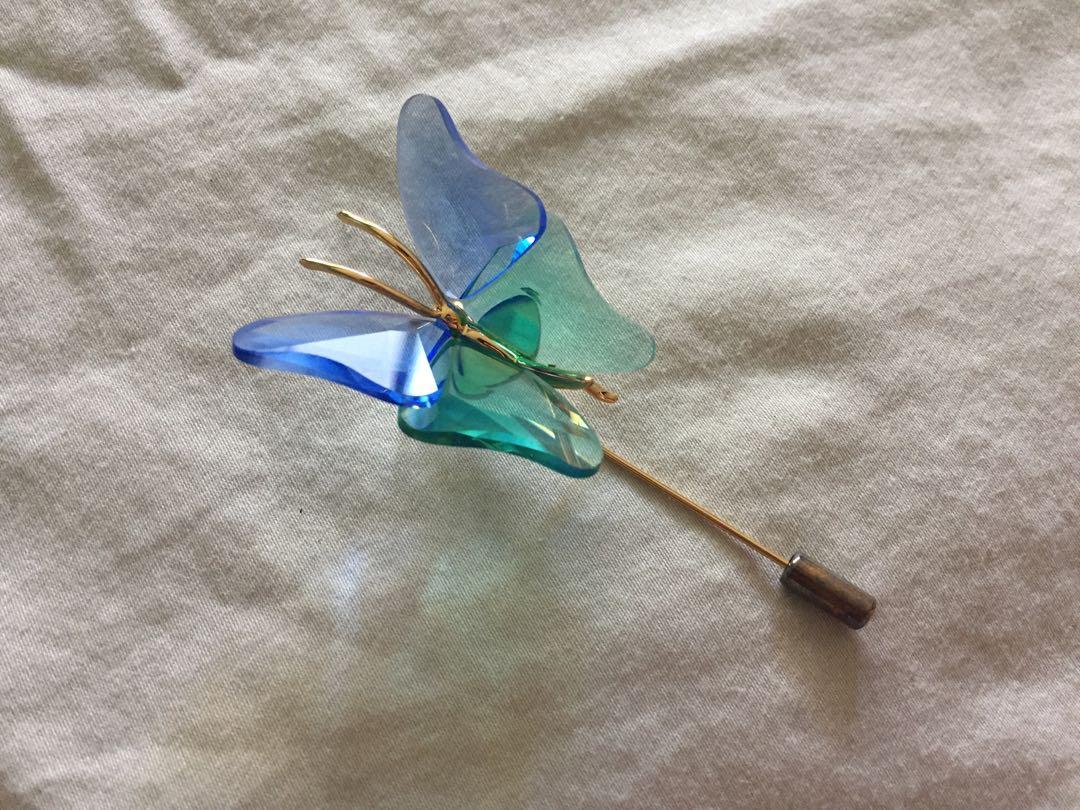 Swarovski Crystal Brooch Pin (Category: Hats & Beanies) located in Quezon City. Submitted by pingtbl (Listing ID 206813978, Image 2). Description: Made in Austria Crystal Abala Sapphire Butterfly Brooch Pin Never been used, just stored Size: 2.5in long .