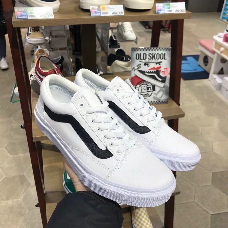 Vans Old Skool 基本款白底黑線22 5 運動休閒 運動鞋在旋轉拍賣