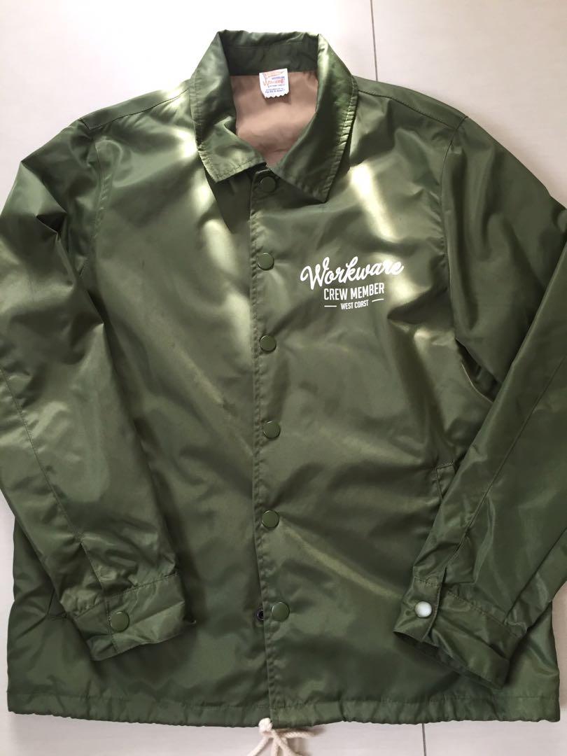 Workware coach jacket （分類：外套及戶外衣服）位於 Hong Kong。 由 sellsomethingxxxx 提交（商品編號 206830603，圖片 1）。簡介： Workware coach jacket 8成新 m size 有花 見圖。