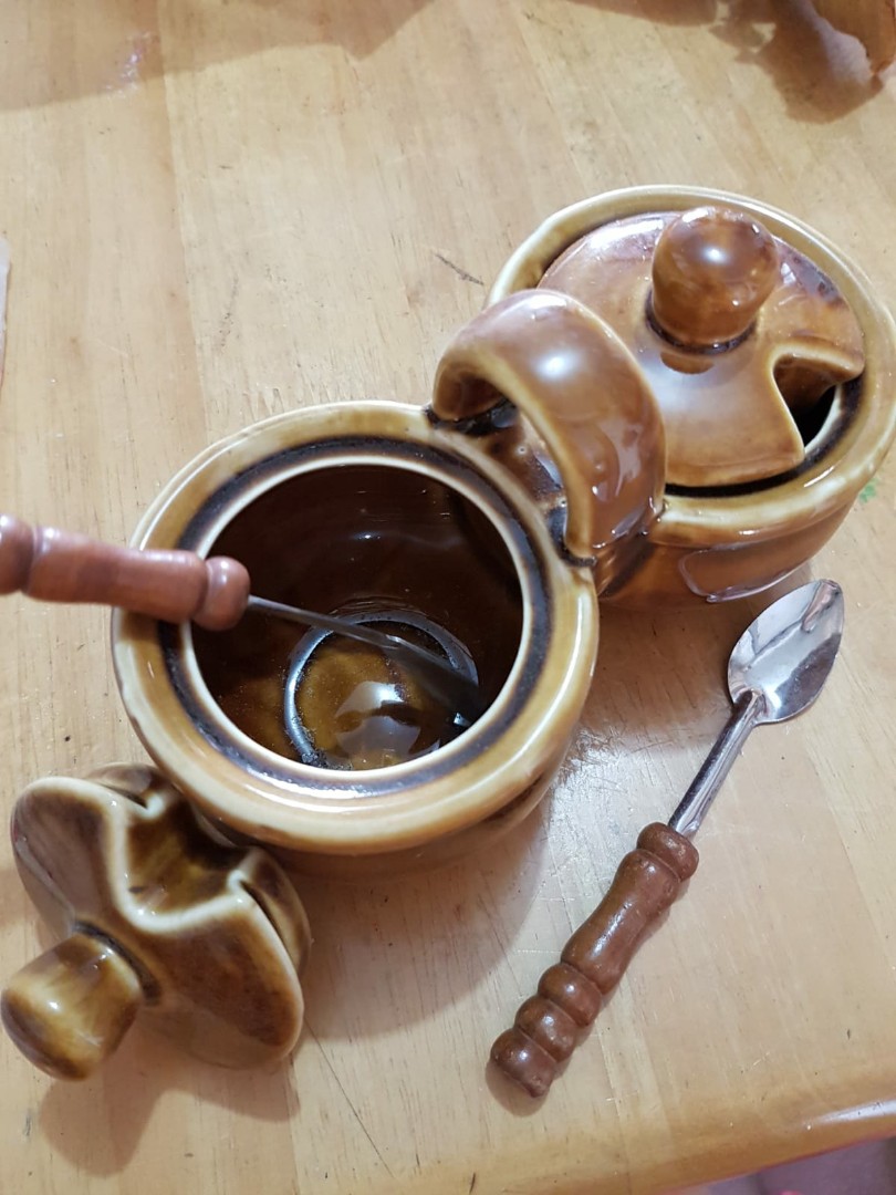 Condiments containers (Category: Everything Else) located in Singapore. Submitted by anubis7 (Listing ID 206964105, Image 3). Description: Comes with seasoning spoons. Kept in mint condition. Interested parties feel free to PM me for more details. Thank you..