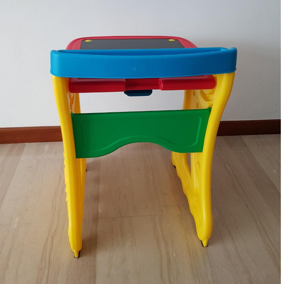 Crayola table and easel (Crayola Fold 'n Go Art Studio), Babies & Kids