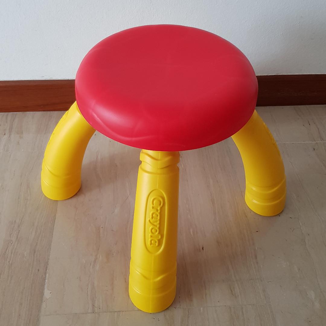 Crayola table and easel (Crayola Fold 'n Go Art Studio), Babies & Kids