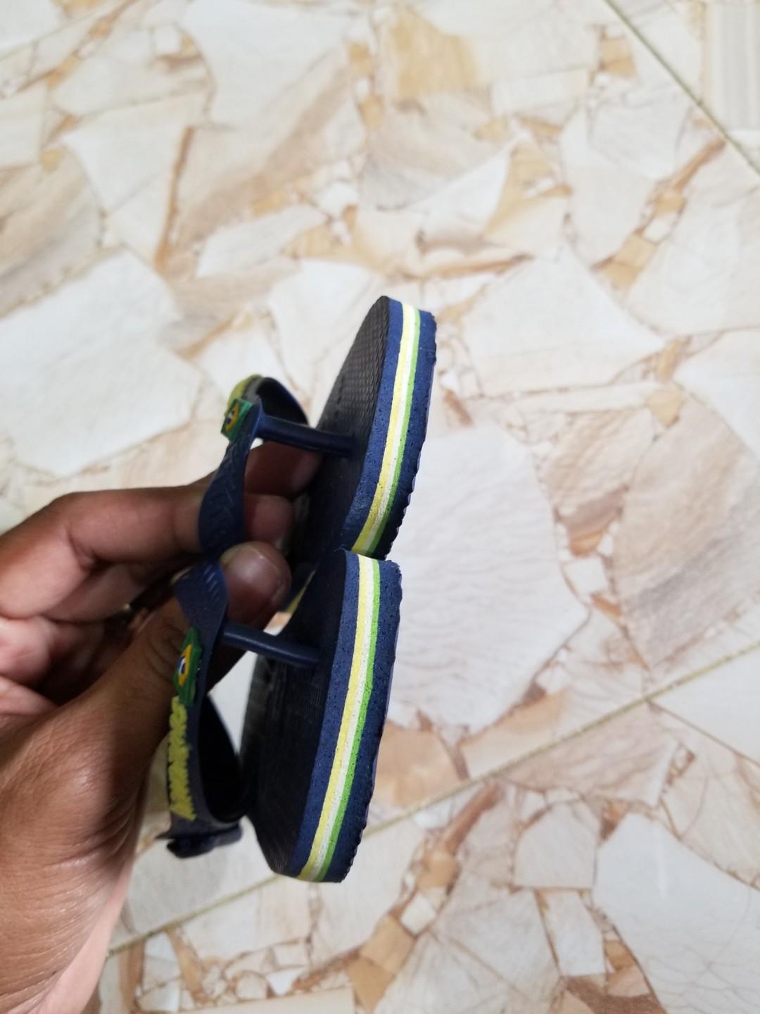Havaianas baby slippers (Category: Babies & Kids Fashion) located in Bantayan. Submitted by nessgeorget (Listing ID 206978570, Image 3). Description: Brand new , padala from canada. Doesnt fit my nephew. May tahi kasi we wanted to fit it to him pero ayaw ng baby..