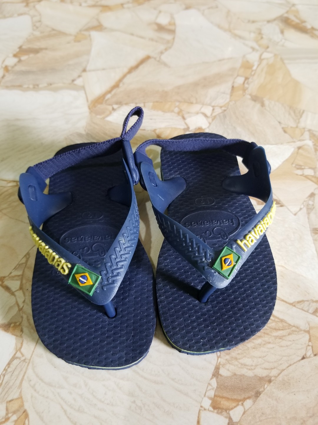 Havaianas baby slippers (Category: Babies & Kids Fashion) located in Bantayan. Submitted by nessgeorget (Listing ID 206978570, Image 1). Description: Brand new , padala from canada. Doesnt fit my nephew. May tahi kasi we wanted to fit it to him pero ayaw ng baby..