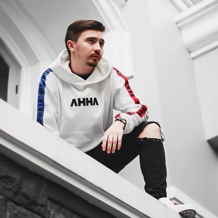 Hoodie ahha white list red blue