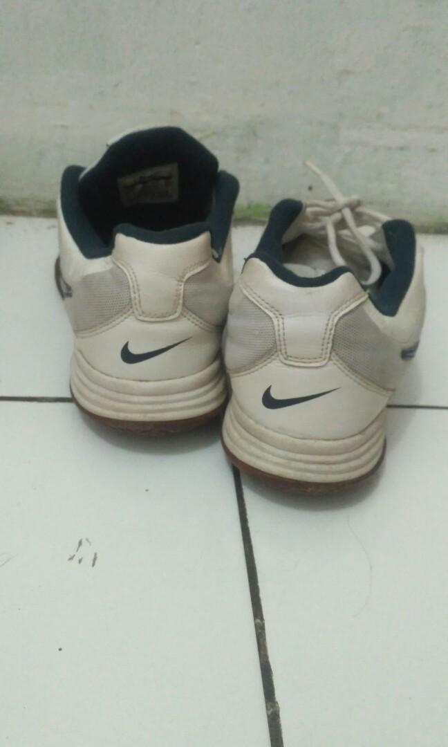 nike badminton shoes