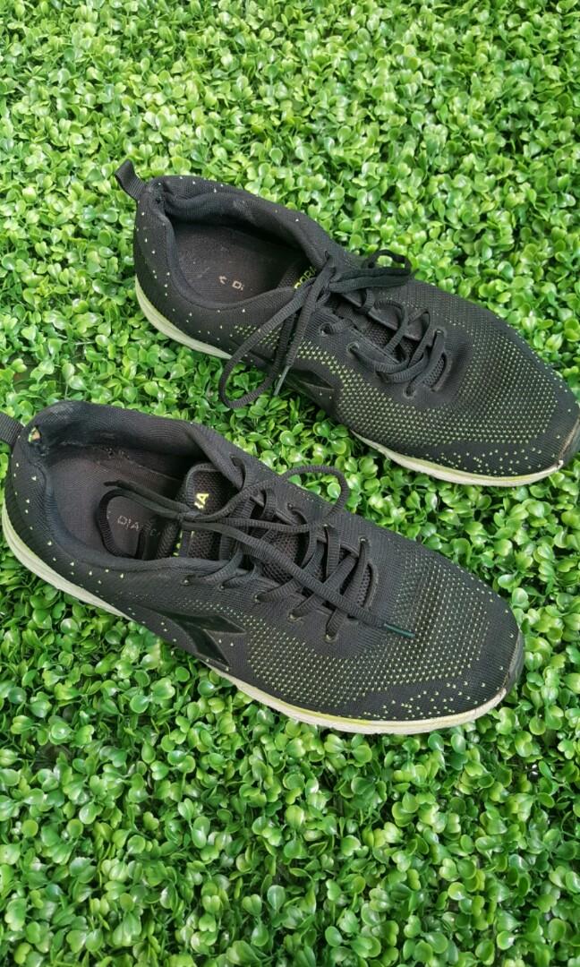 Sepatu Diadora Size 44 Original Men S Fashion Men S Footwear Sneakers On Carousell