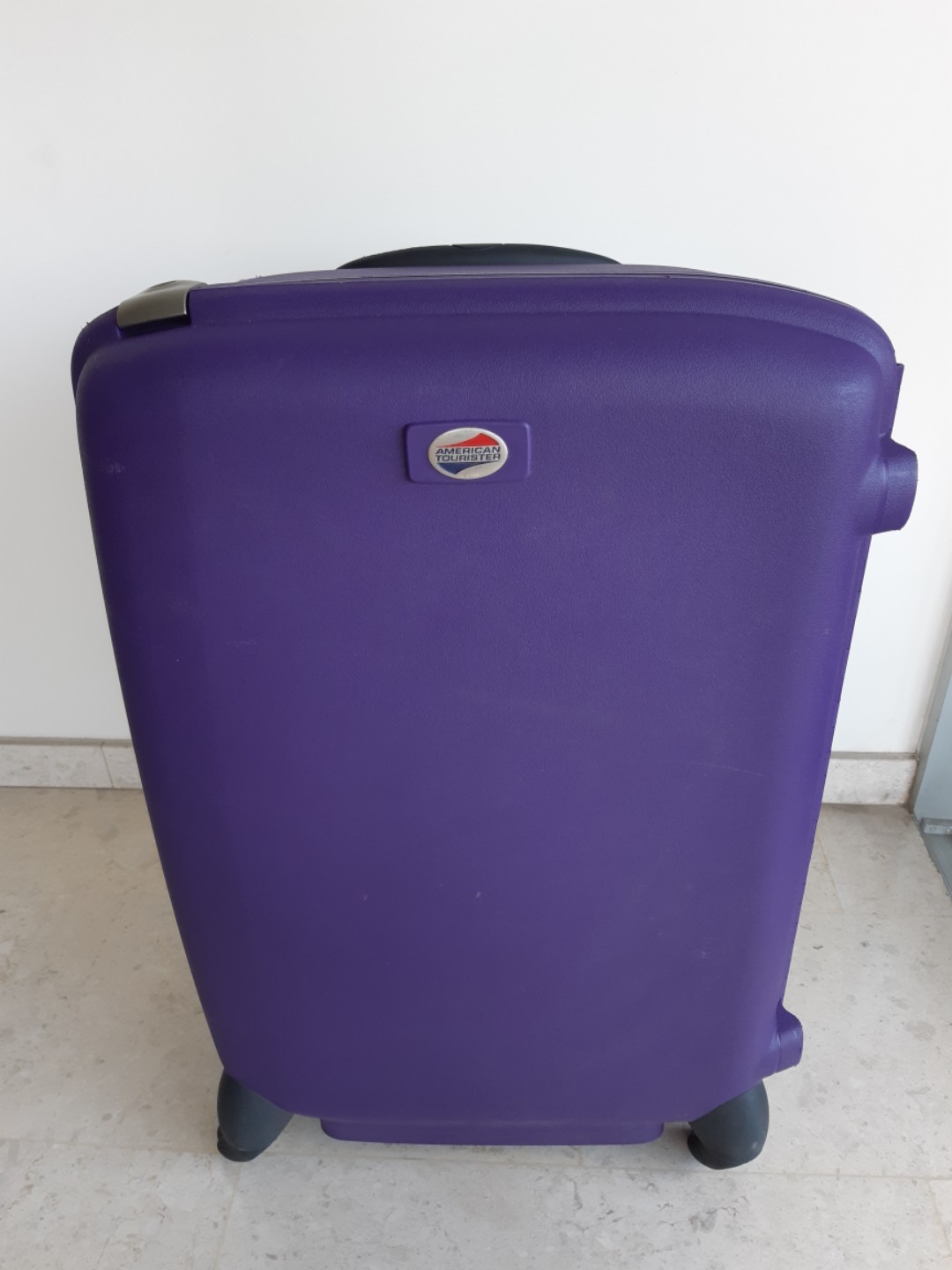 Hard case online luggage american tourister