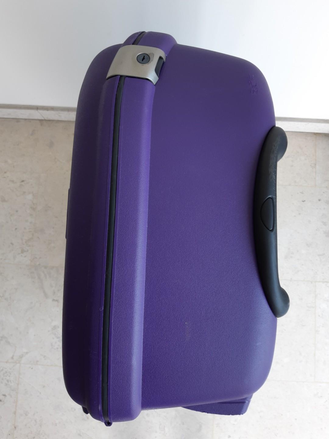 American Tourister 30inch/74cm hard case luggage, Hobbies & Toys ...