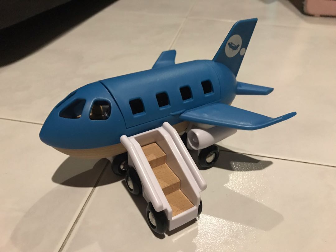 Brio aeroplane top