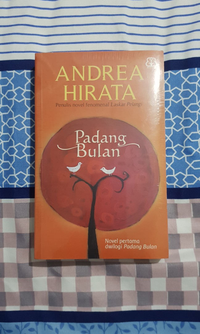 Dwilogi Padang Bulan Padang Bulan Dan Cinta Di Dalam Gelas Buku And Alat Tulis Buku Di Carousell 0135