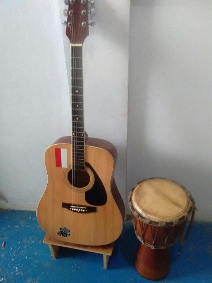 Gitar Djembe Musik Media Alat Di Carousell Ini adalah merupakan alat musik perkusi asal afrika barat yang cara memainkannya dengan cara dipukul menggunakan tangan kosong. carousell