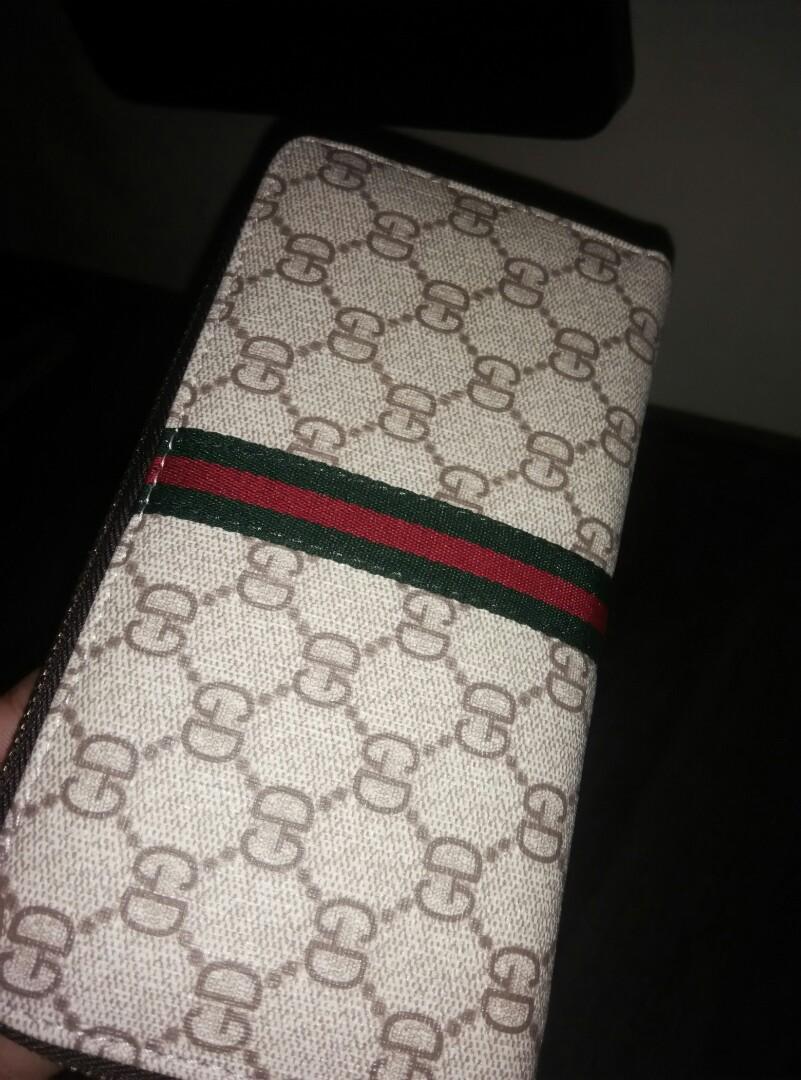 gucci wristlet purse