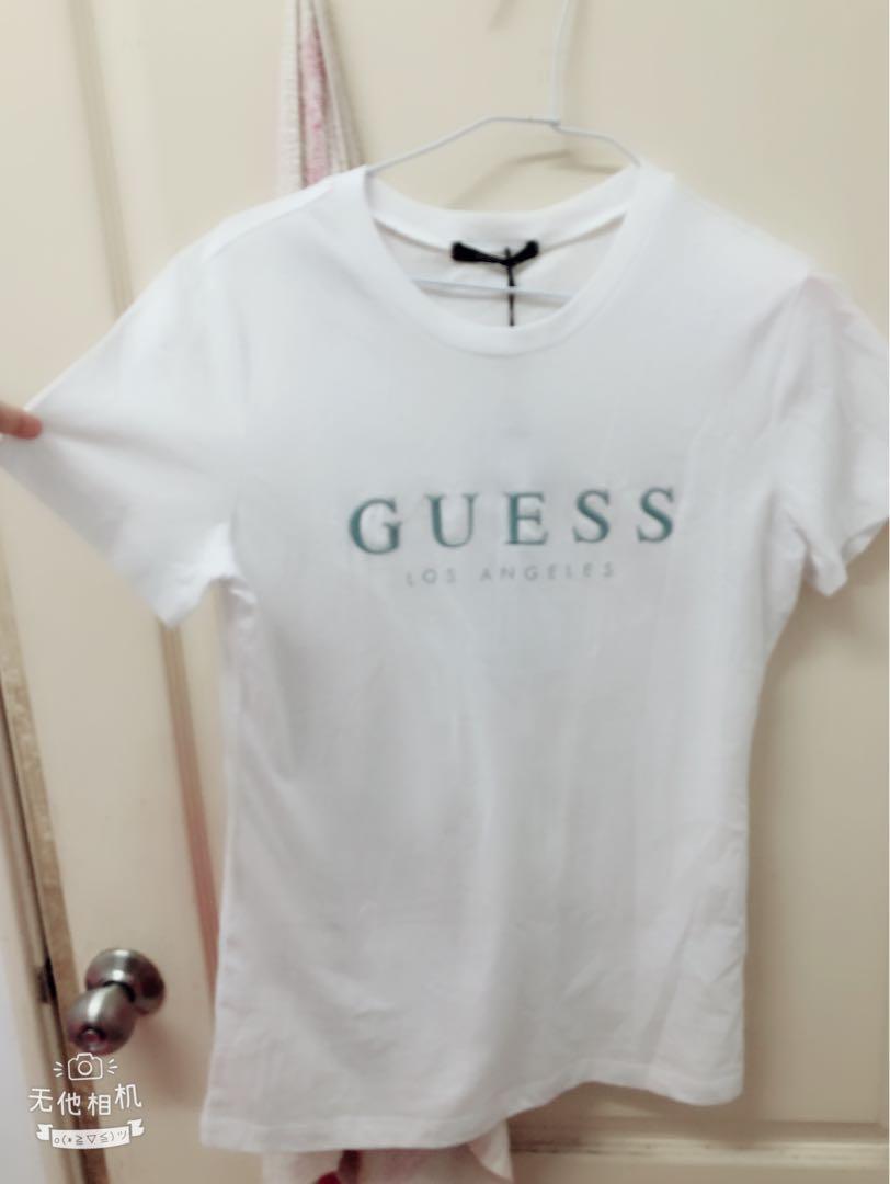 Guess正品t恤 名牌精品 精品衣服在旋轉拍賣