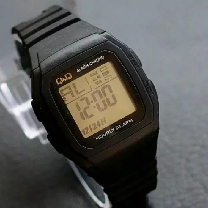 Jam discount q&q digital