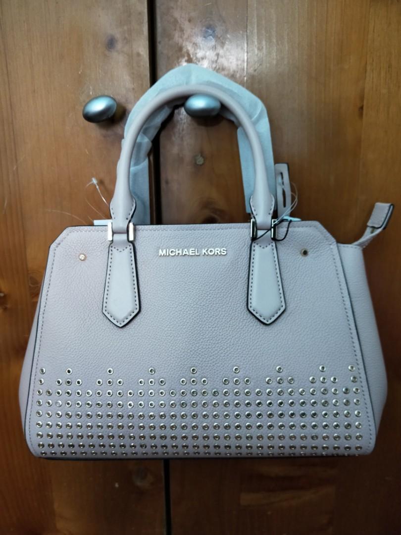 Michael kors hotsell hayes medium messenger