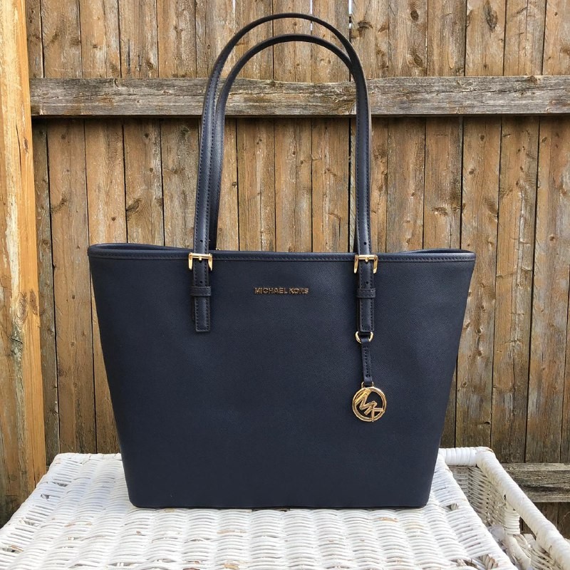 MICHAEL KORS JET SET TRAVEL CHAIN SHOULDER TOTE BAG IN NAVY, Luxury, Bags &  Wallets on Carousell
