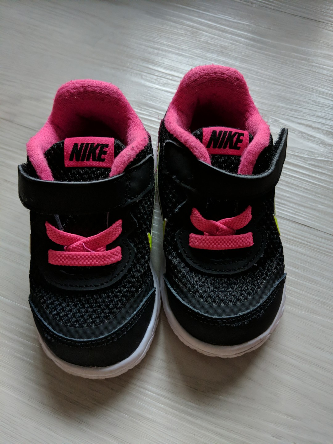 baby girl pink nike shoes