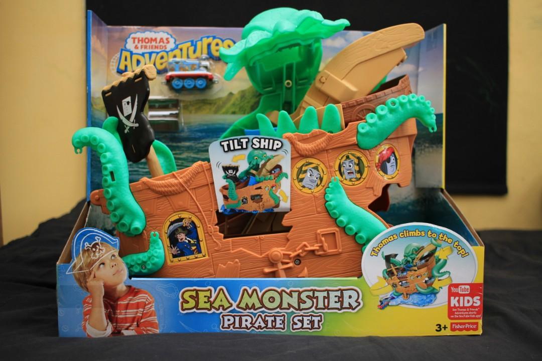 thomas & friends adventures sea monster pirate set