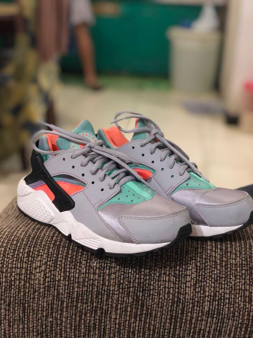 gray huaraches