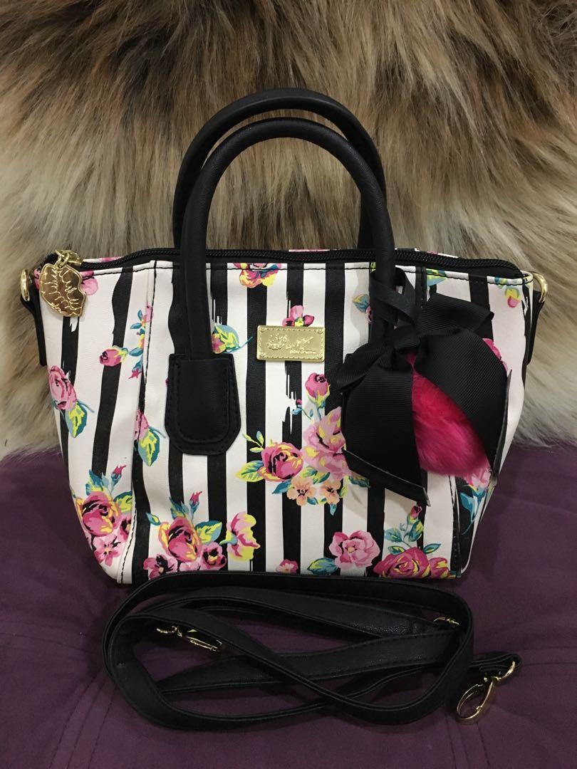 Betsey johnson clearance sling bag