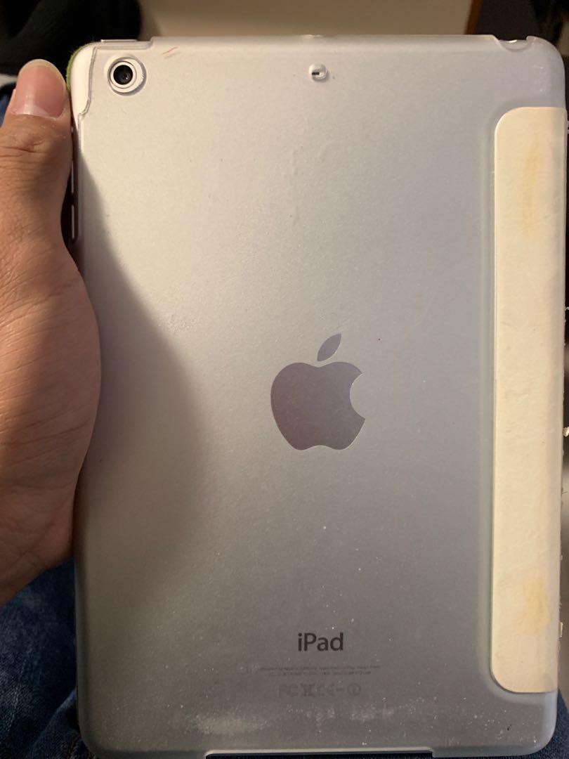 iPad mini2 （分類：平板電腦 - iPad）位於 Hong Kong。 由 aaron_lui 提交（商品編號 207304682，圖片 2）。簡介： 9成新，少用 連case,連mon套（爆咗） 唔連火牛及充電頭 無爆mon 有意可wtsapp 97801763。