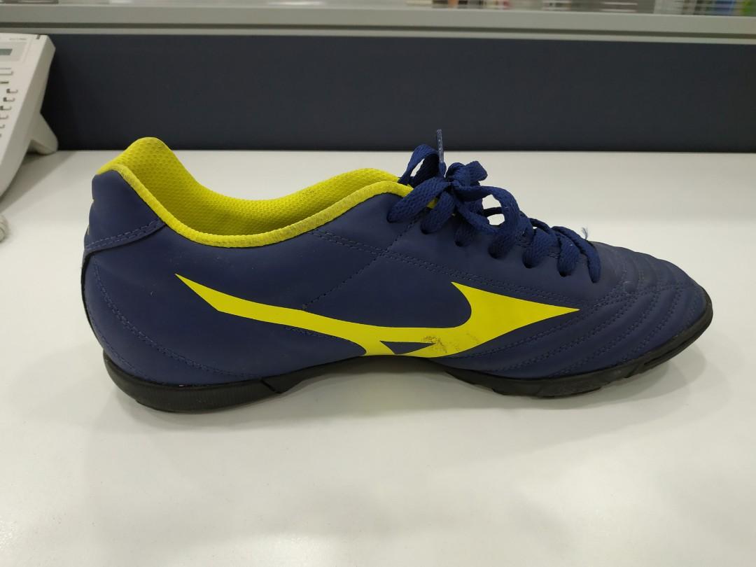mizuno futsal shoes