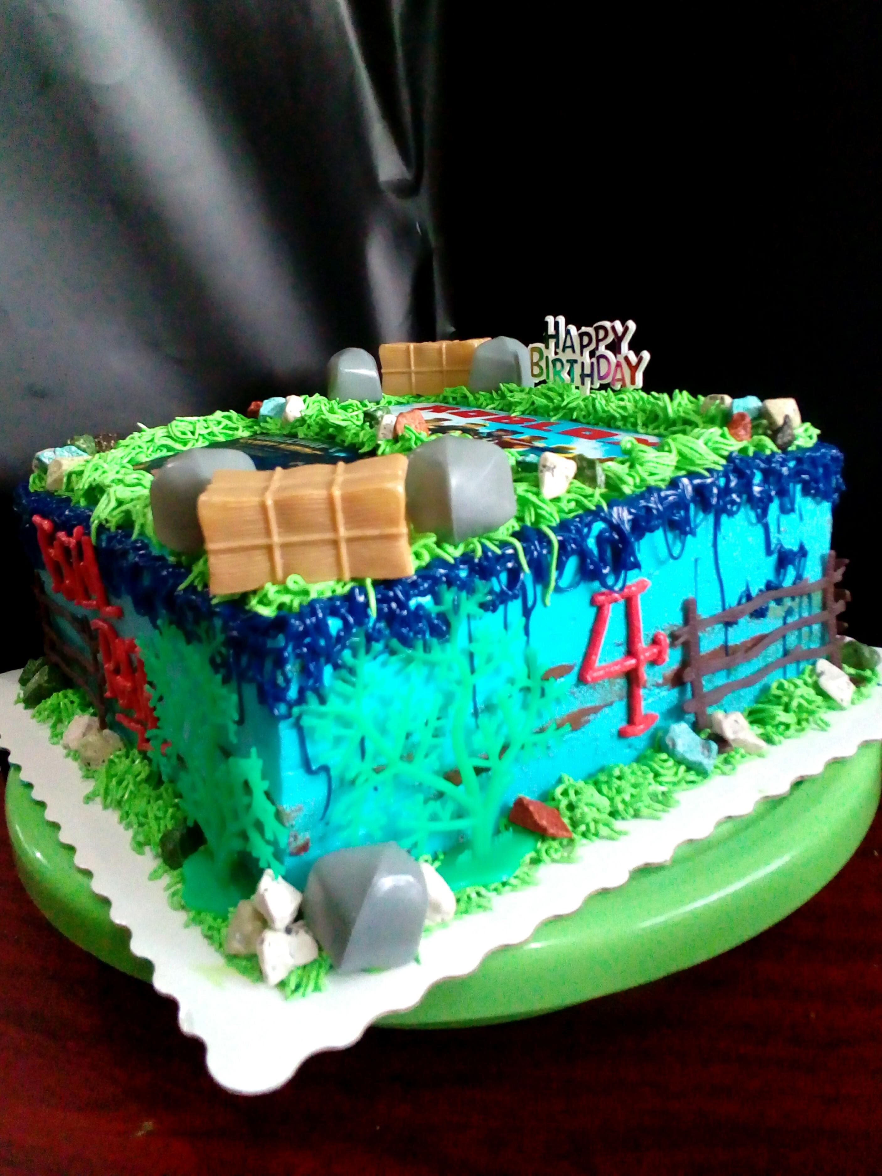 Minecraft Roblox Cake