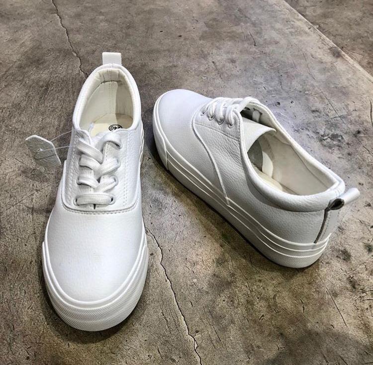 sneakers putih wanita branded