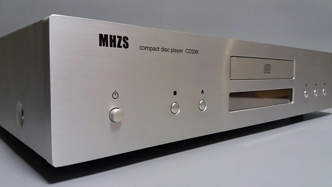 CD機 （分類：音樂播放裝置 MP3及CD Player）位於 Hong Kong。 由 amberwatch 提交（商品編號 207382630，圖片 1）。簡介： 歡迎查詢 97232282 eddy 香港版220V $2580 台灣版110V 台幣$12800 (價格己包括香港空運至台灣運費，客戶可直接入數玉山銀行帳号) CD33k雖然只是入門型號，但用料绝無將貨就價，除繼承66K優良血統外，更破天荒採用鋁合金機蓋，同價位機相信絕無僅有，全新機一年保用，直接廠家對口零件供應，杜絕國產機市場多年來沒零件维修難等等垢病 CD33K特點： 1.使用三洋高精度機蕊，穩定性高，讀碟能力強 2.伺服電路使用飛利浦SAA7824蕊片 3.使用CS4398的24bit.192khzD/A轉换器 4.使用OPA2604作優質濾波電路，徹底濾除數碼信號 5.高級全胆2只6N3模拟放大電路，胆味濃郁 6.使用發燒級erse電容作胆耦合 7.八個獨立穩壓電源供電，相互干擾少，驅動力強，音樂細節豐富 8.帶