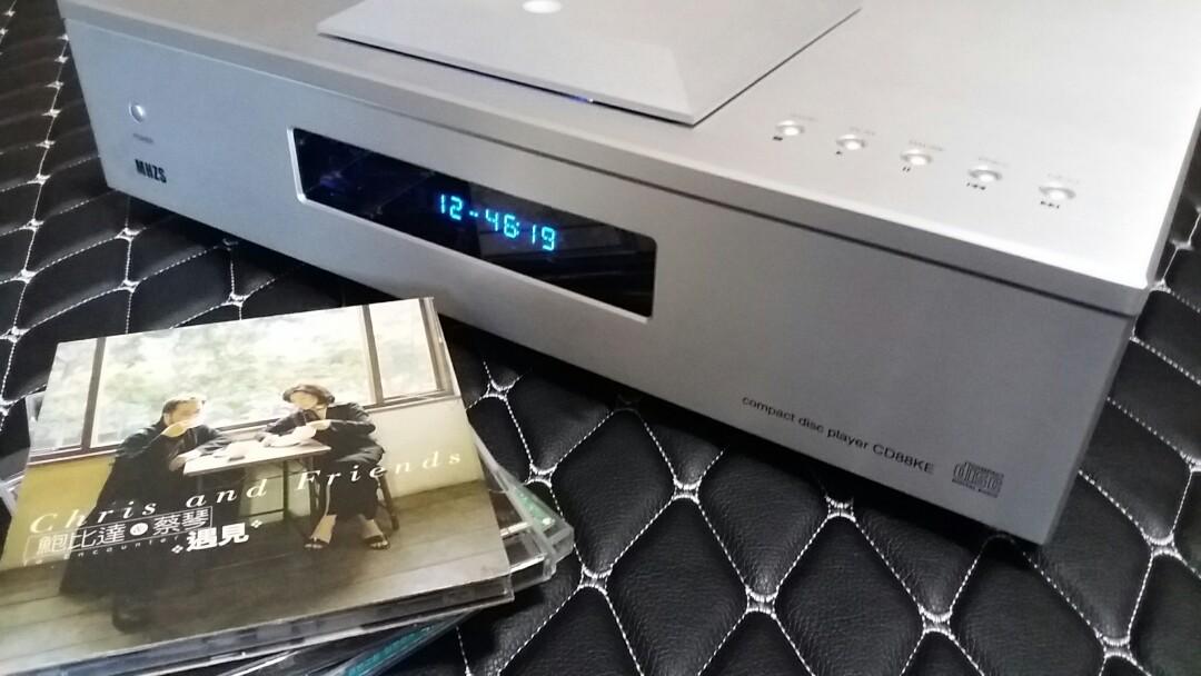 CD （分類：音樂播放裝置 MP3及CD Player）位於 Hong Kong。 由 amberwatch 提交（商品編號 207381495，圖片 1）。簡介： 歡迎查詢 97232282 eddy 香港版220V $8580 台灣版110V 台幣$37800 (價格己包括香港空運至台灣運費，客戶可直接入數玉山銀行帳号) 膽整流穩壓同價位最強歡迎比較，2019款升級蘇倫電容 CD88KE特點： 1.使用三洋高精度機蕊，穩定性高，讀碟能力強 2.伺服電路使用飛利浦SAA7824蕊片 3.使用PCM1794數模轉換器 4.AG純銀Fuse底频更到位 5.使用發燒級erse電容作胆耦合 6.帶同軸光纖平行XLR訊號輸出口，USB輸入 7.開機倒數20秒，使胆預熱穩定後才進入工作狀態 8.八個獨立穩壓電源供電，相互干擾少，驅動力強，音樂細節豐富 9.使用erse電容作電源輸入LC濾波電路，淨化電源供電，徹底濾除數碼信號，使音樂背景更清晰 10.高級全胆2只 tung-sol 12AX7模擬放