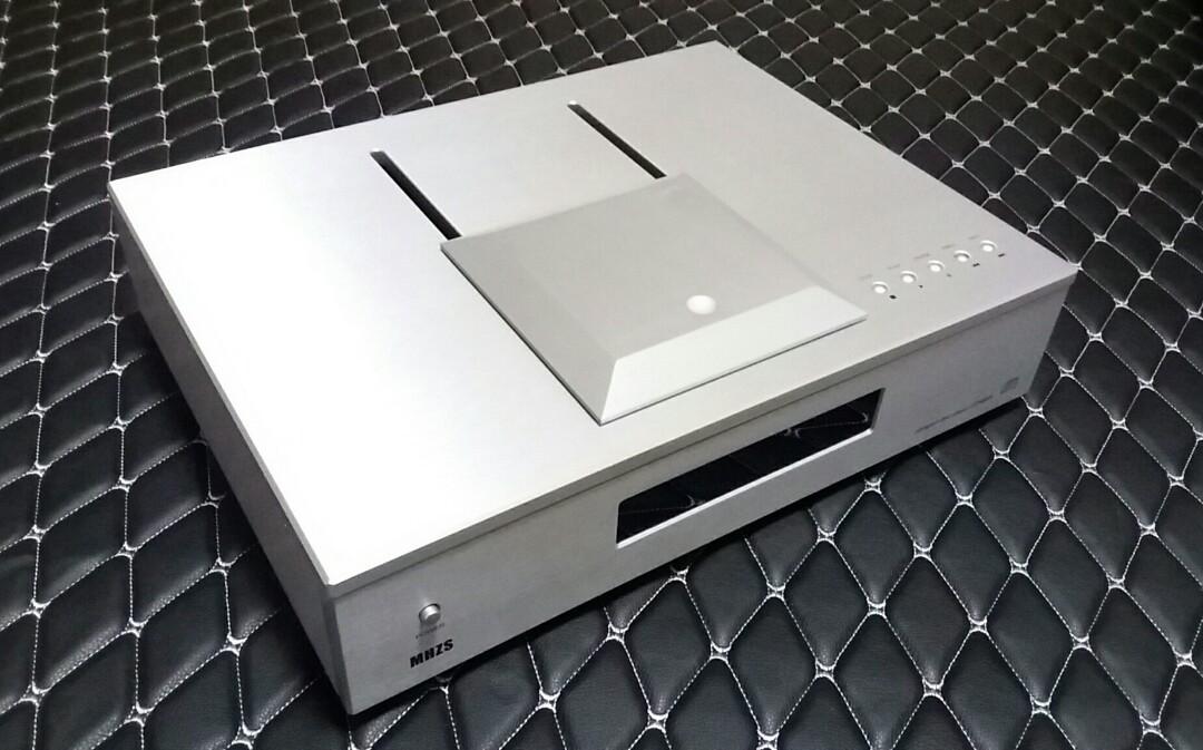 CD （分類：音樂播放裝置 MP3及CD Player）位於 Hong Kong。 由 amberwatch 提交（商品編號 207381495，圖片 3）。簡介： 歡迎查詢 97232282 eddy 香港版220V $8580 台灣版110V 台幣$37800 (價格己包括香港空運至台灣運費，客戶可直接入數玉山銀行帳号) 膽整流穩壓同價位最強歡迎比較，2019款升級蘇倫電容 CD88KE特點： 1.使用三洋高精度機蕊，穩定性高，讀碟能力強 2.伺服電路使用飛利浦SAA7824蕊片 3.使用PCM1794數模轉換器 4.AG純銀Fuse底频更到位 5.使用發燒級erse電容作胆耦合 6.帶同軸光纖平行XLR訊號輸出口，USB輸入 7.開機倒數20秒，使胆預熱穩定後才進入工作狀態 8.八個獨立穩壓電源供電，相互干擾少，驅動力強，音樂細節豐富 9.使用erse電容作電源輸入LC濾波電路，淨化電源供電，徹底濾除數碼信號，使音樂背景更清晰 10.高級全胆2只 tung-sol 12AX7模擬放