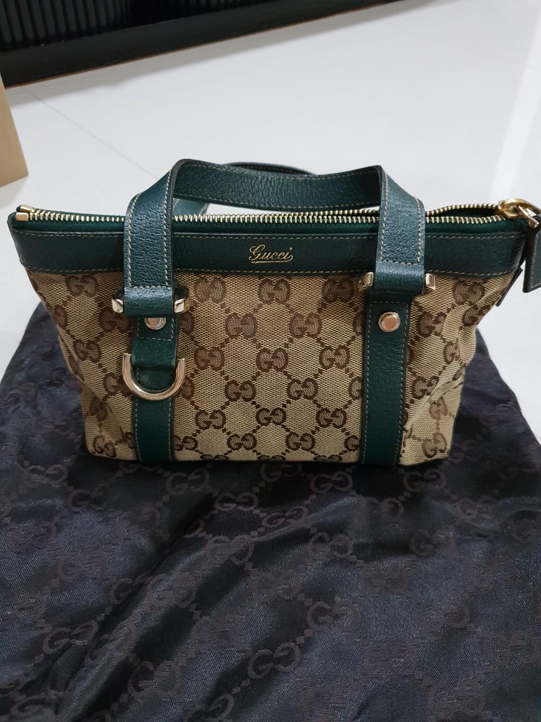 Gucci small bag (Category: Tote Bags) located in Singapore. Submitted by sanimals (Listing ID 207515708, Image 1). Description: Condition 6/10.