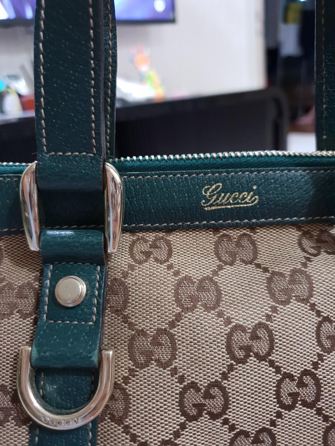 Gucci small bag (Category: Tote Bags) located in Singapore. Submitted by sanimals (Listing ID 207515708, Image 4). Description: Condition 6/10.