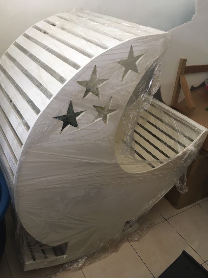 Half moon crib online