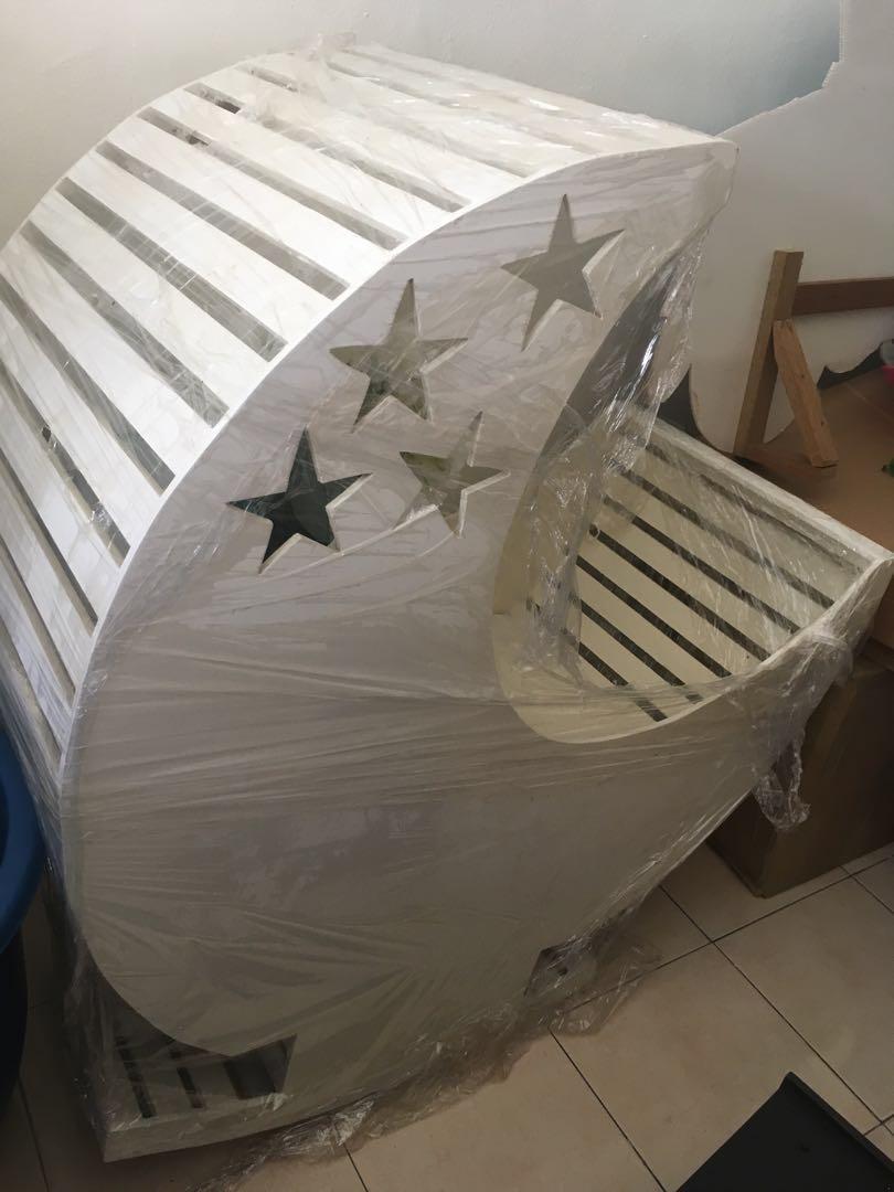 Half moon baby crib hot sale