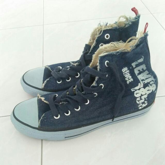 levis footwear