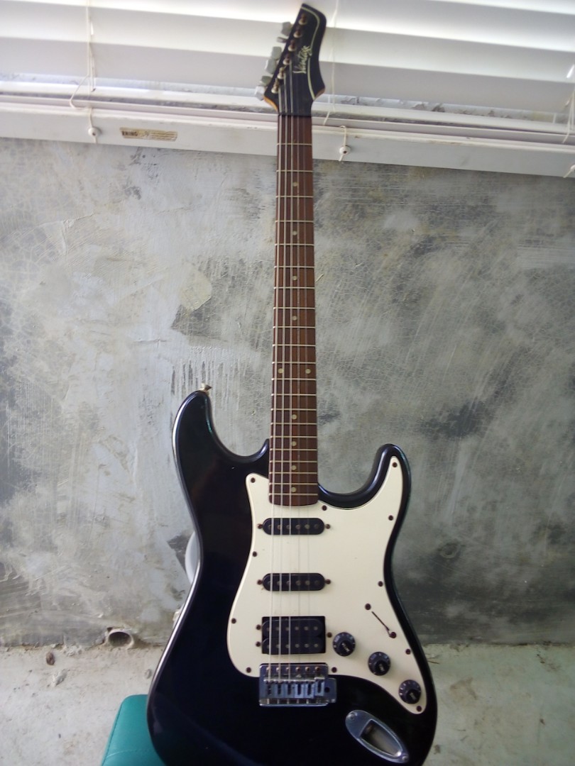 Vantage electric guitar made in Korea, Hobbies & Toys, Music & Media