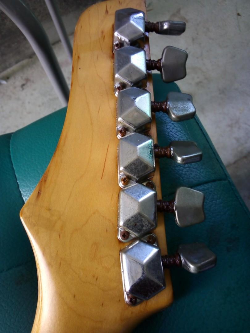 Vantage electric guitar made in Korea, Hobbies & Toys, Music & Media