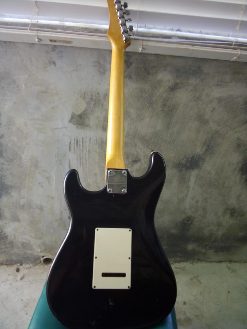 Vantage electric guitar made in Korea, Hobbies & Toys, Music & Media