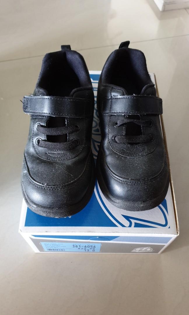 bata sports shoes black