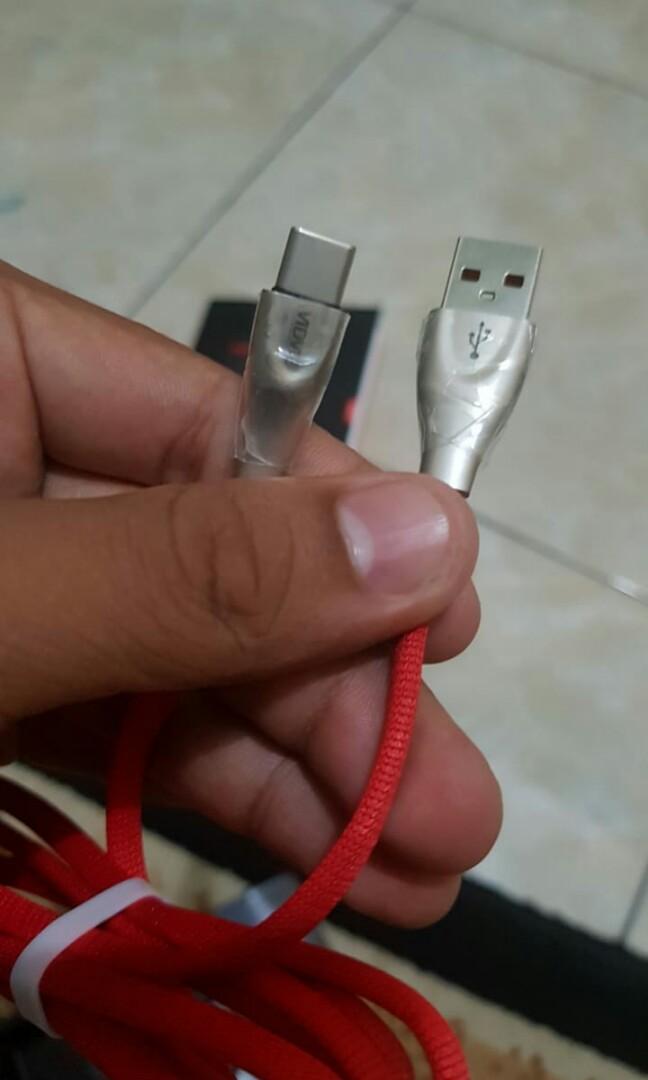 Fast Charging Vidvie Tipsy Type Elektronik Lainnya Di Carousell Перевод слова tipsy, американское и британское произношение, транскрипция, словосочетания, однокоренные слова he is a bit tipsy — он слегка навеселе tipsy boat — неустойчивая лодка. fast charging vidvie tipsy type