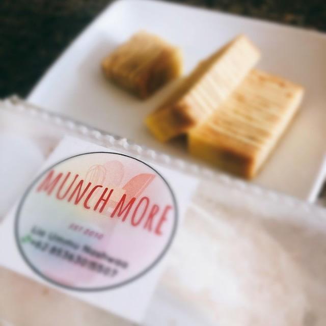 Feedback Cream Cheese Cake Kek Lapis Food Drinks Baked Goods On Carousell