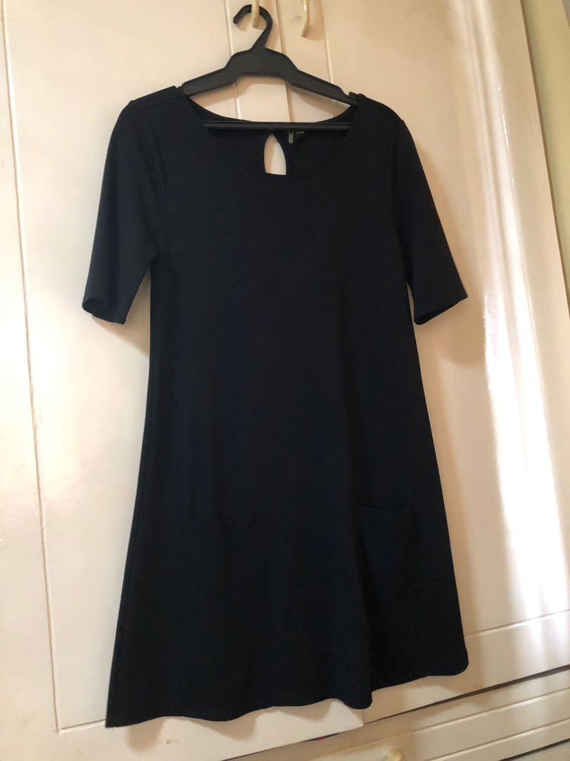 Forever 21 black dress with pocket (Category: Dresses) located in Quezon City. Submitted by chilltrain (Listing ID 207589946, Image 1). Description: .
