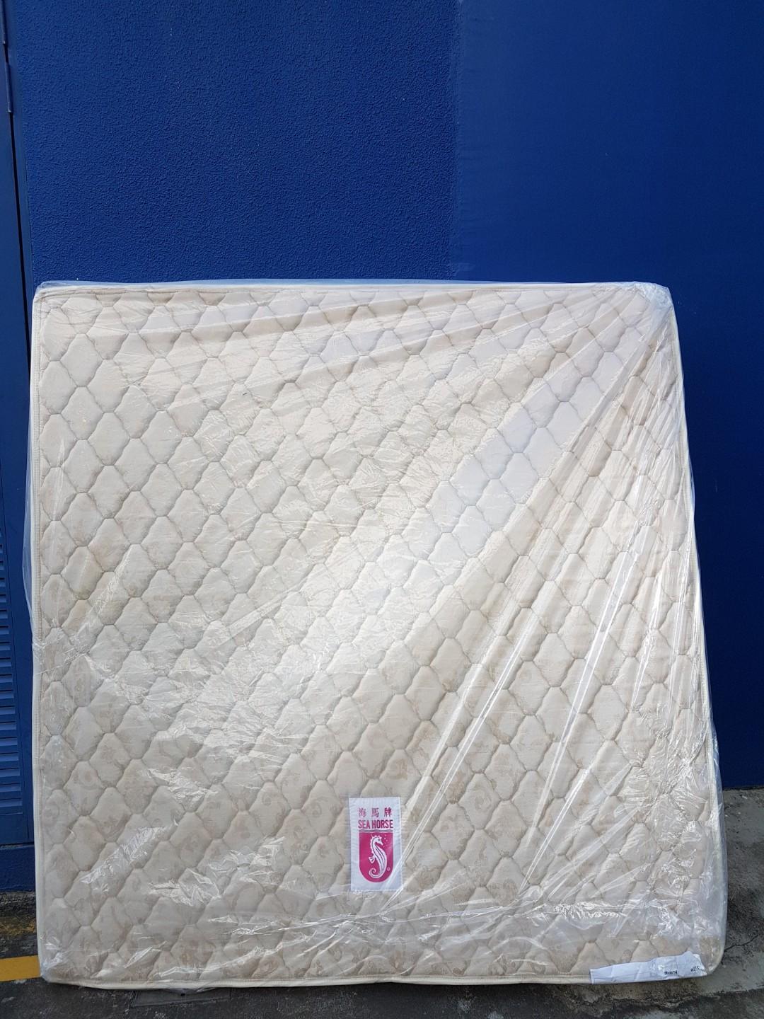 1 year ago 在 sea horse 双人特大 棉质床垫 7-8(特硬) 面交 由