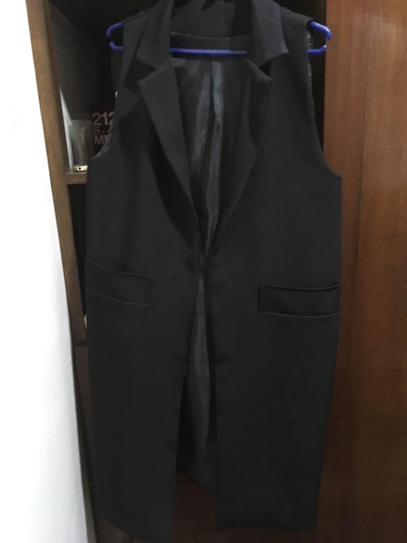 Long blazer (Category: Others Tops) located in Quezon City. Submitted by fifinayan (Listing ID 207576359, Image 2). Description: Chic long blazer Color black Bought at landmark last dec Worn for 1 hr as costume.
