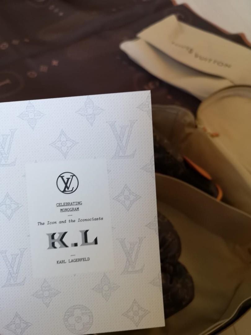 Luvas de boxe feitas pela Louis Vuitton para Karl Lagerlfeld estão